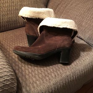 Size 10 women’s brown suede boots